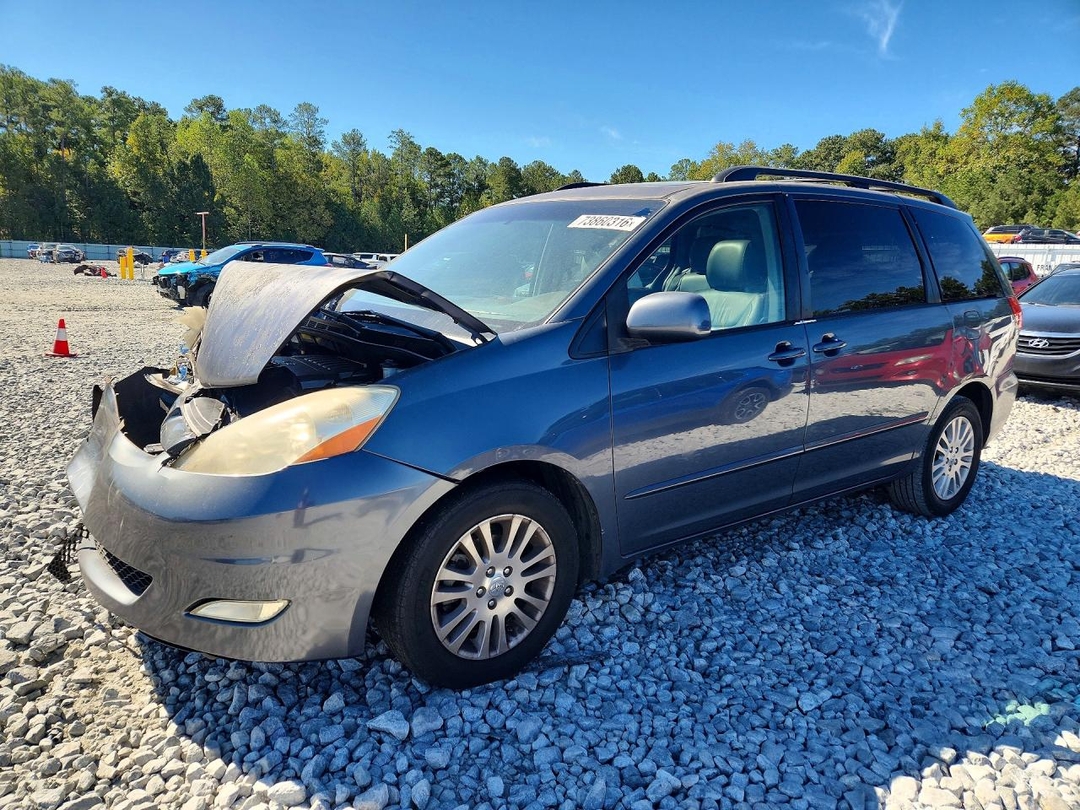 Вид 2010 TOYOTA SIENNA XLE, угол 1