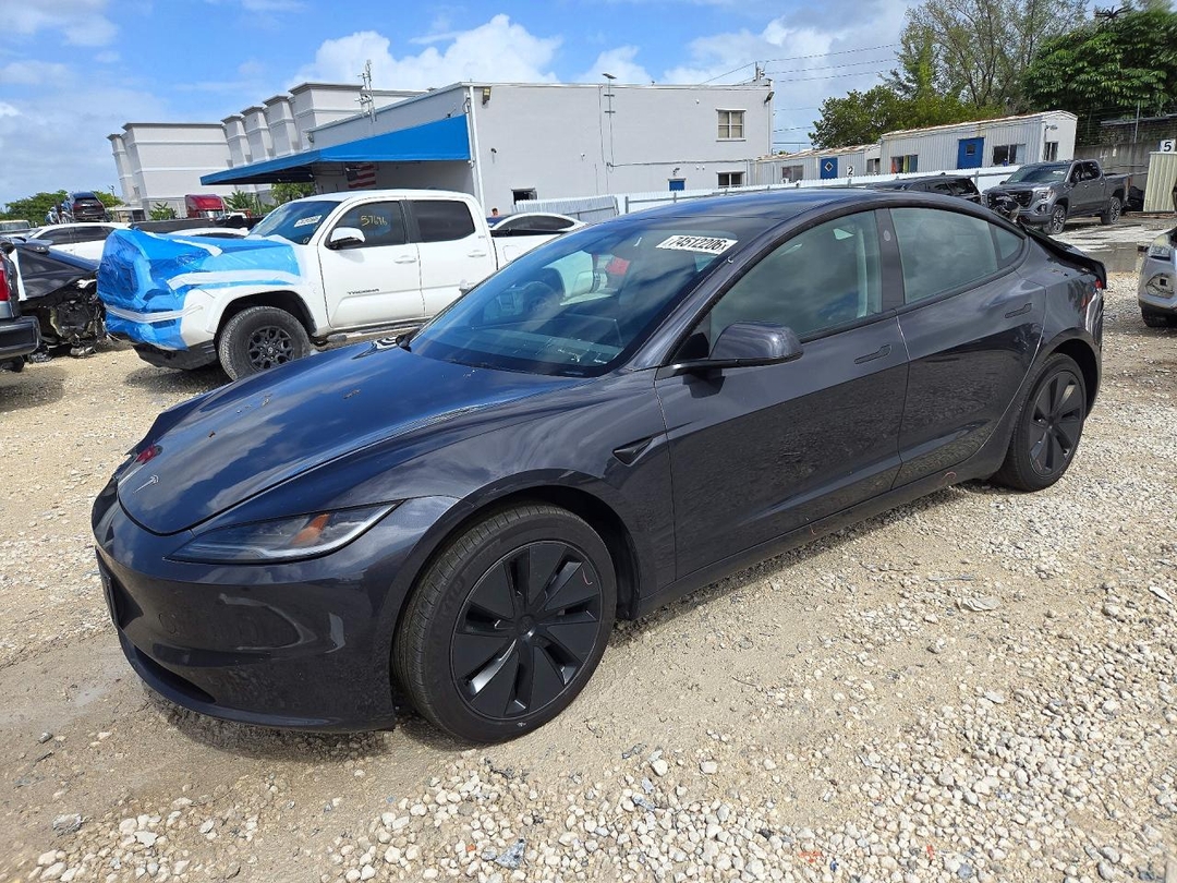 منظر 2025 TESLA MODEL 3، زاوية 1