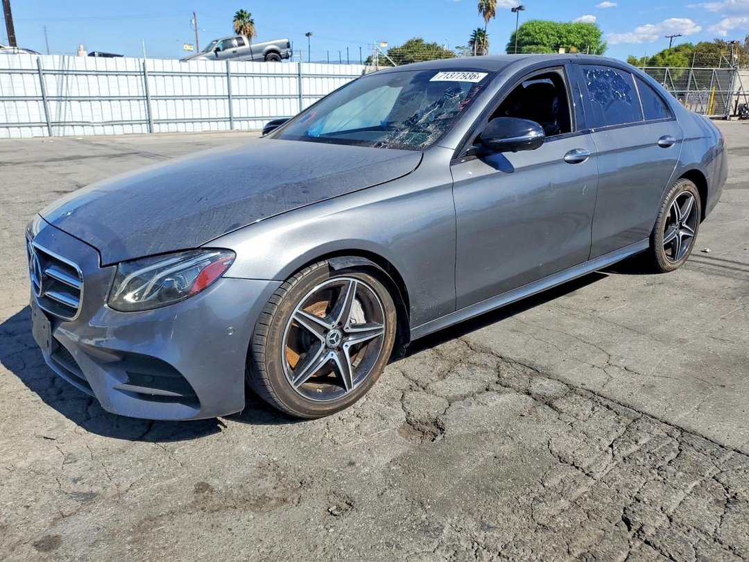 Вид 2020 MERCEDES-BENZ E 350, угол 1