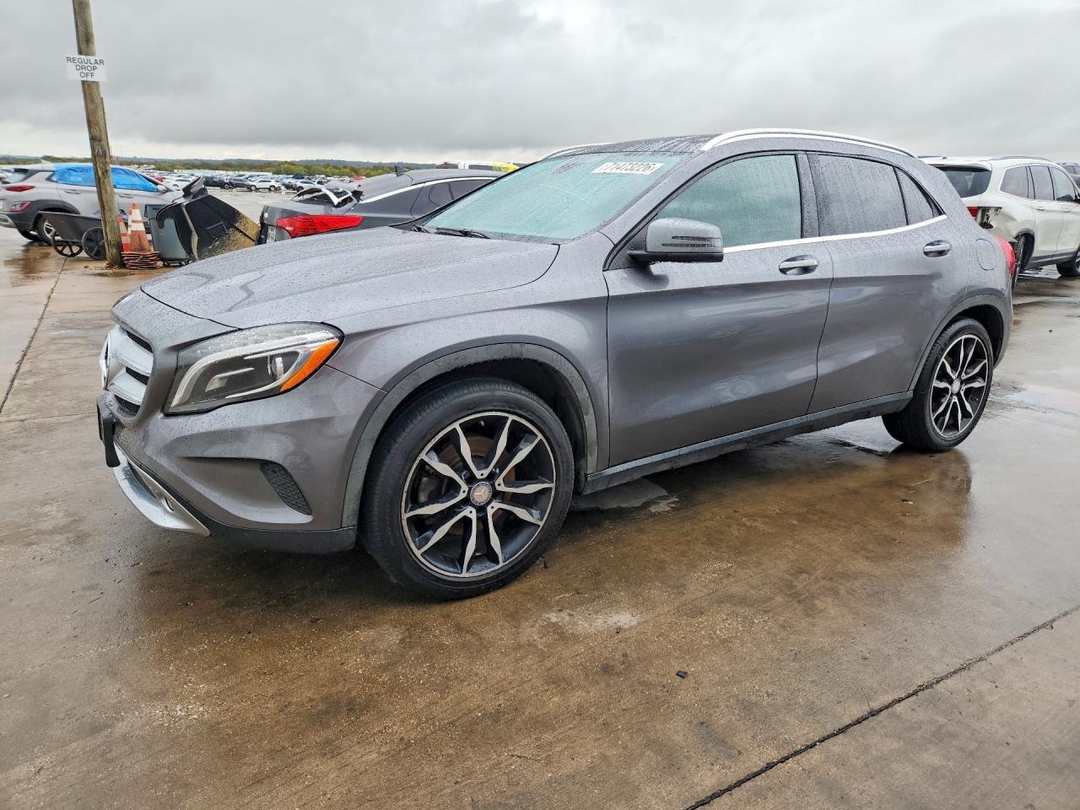 Vista de 2016 MERCEDES-BENZ GLA 250, ángulo 1