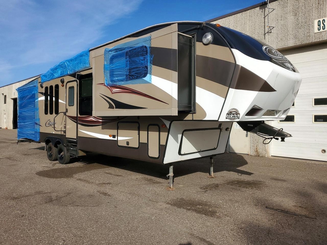 Vista de 2015 KEYSTONE COUGAR CAMPER, ángulo 1