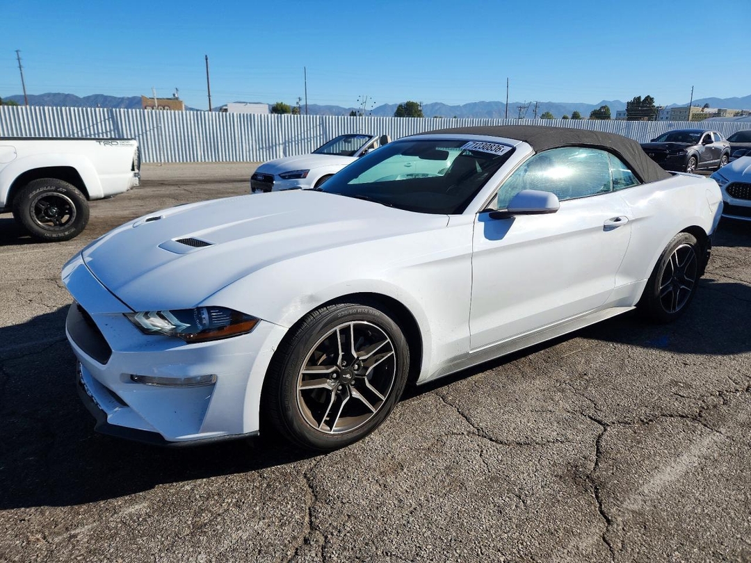 Vue de 2023 FORD MUSTANG, angle 1
