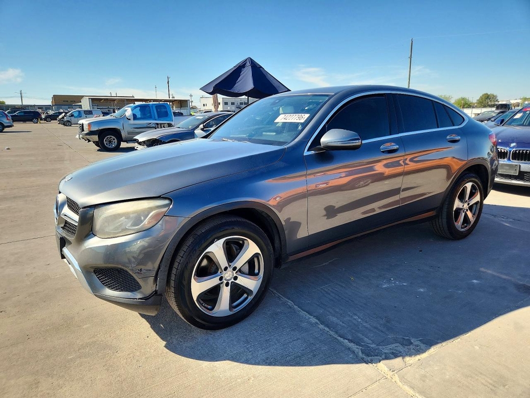 Vue de 2017 MERCEDES-BENZ GLC COUPE 300 4MATIC, angle 1