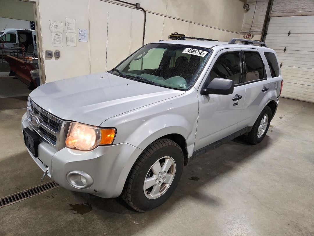 منظر 2009 FORD ESCAPE XLT، زاوية 1