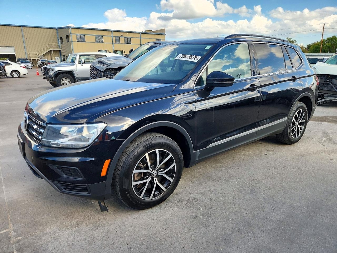 Vista de 2021 VOLKSWAGEN TIGUAN SE, ángulo 1