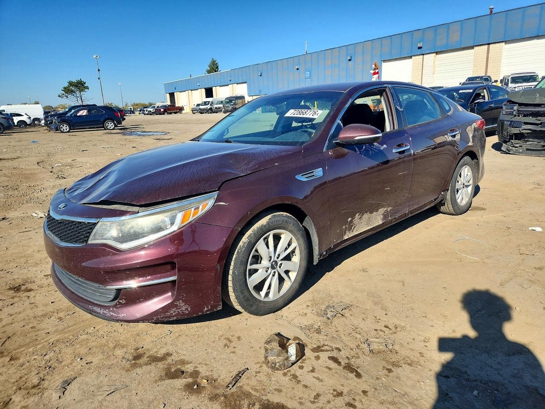 Vue de 2018 KIA OPTIMA LX, angle 1