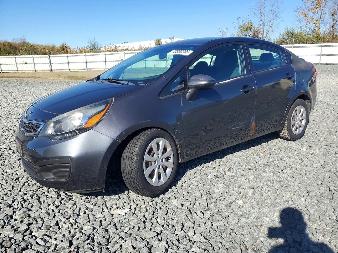 Вид 2013 KIA RIO EX, угол 1