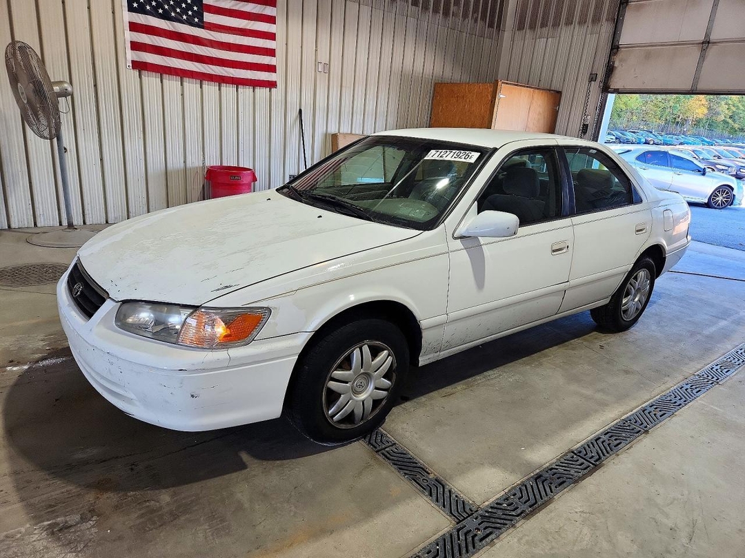 Vedere 2000 TOYOTA CAMRY LE, unghi 1