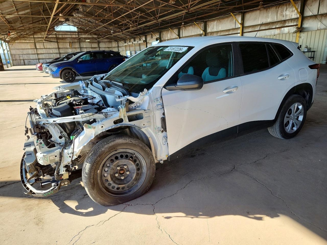 Vista de 2024 CHEVROLET TRAX LS, ángulo 1