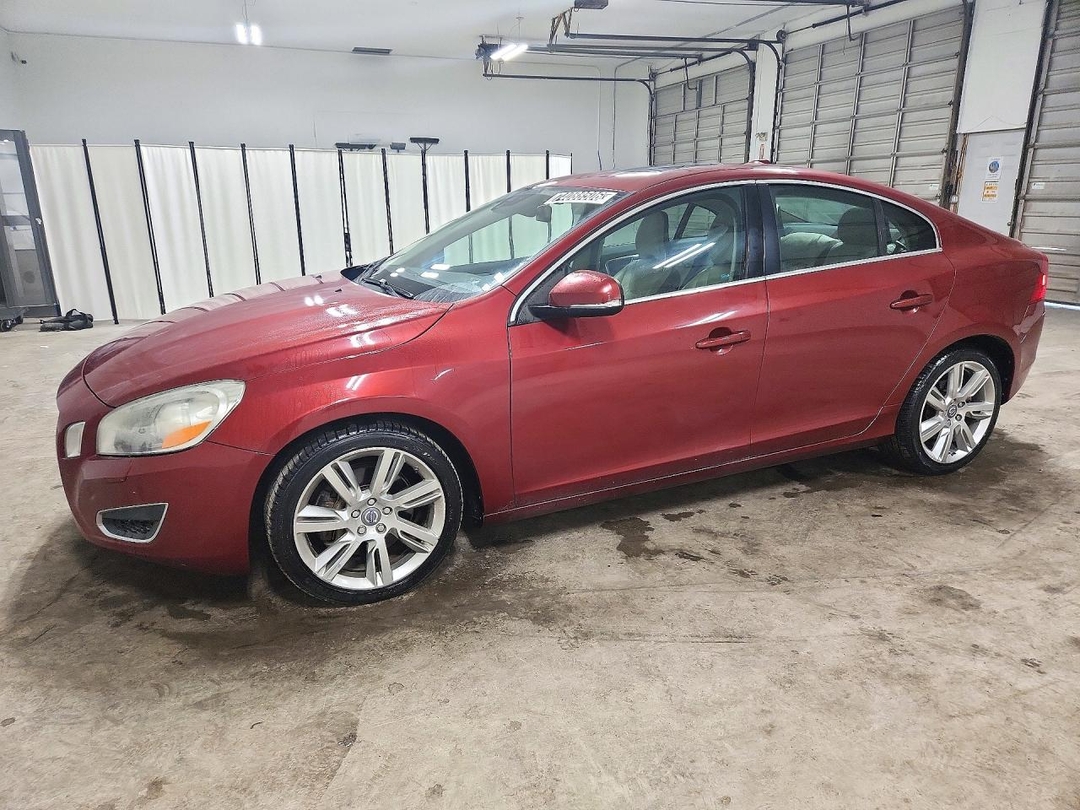 منظر 2011 VOLVO S60 T6، زاوية 1