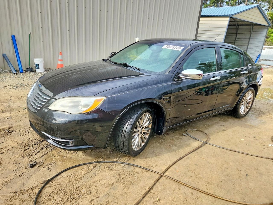 Vista de 2011 CHRYSLER 200 LIMITED, ángulo 1