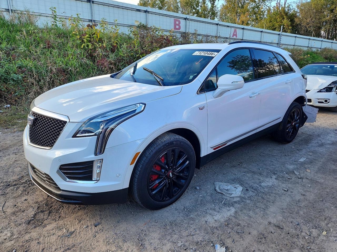 منظر 2025 CADILLAC XT5 SPORT، زاوية 1