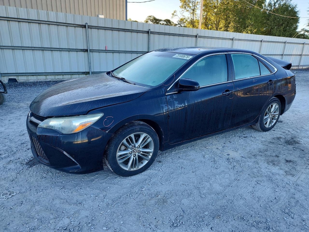 Vue de 2015 TOYOTA CAMRY SE, angle 1