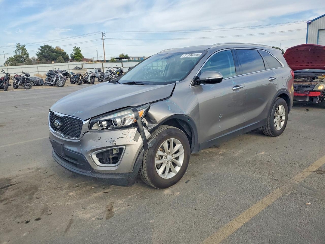 منظر 2017 KIA SORENTO LX، زاوية 1