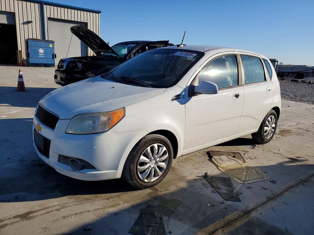 منظر 2011 CHEVROLET AVEO LS، زاوية 1