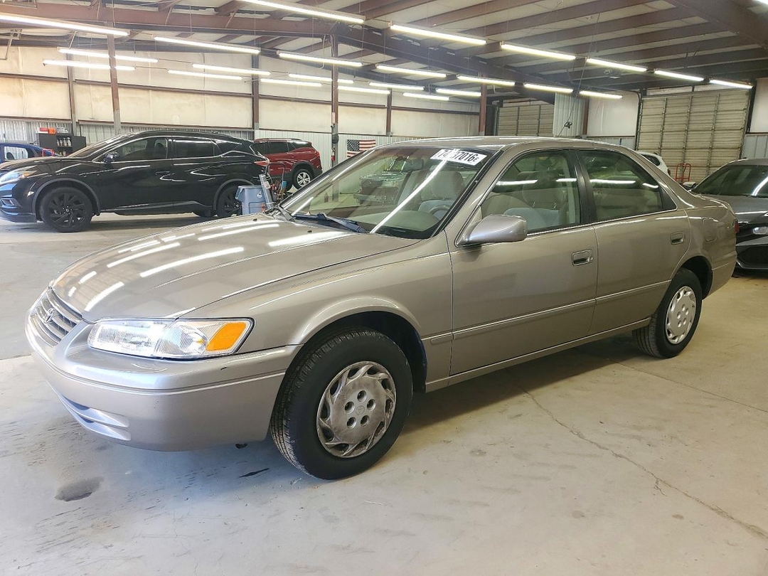 Vue de 1999 TOYOTA CAMRY, angle 1