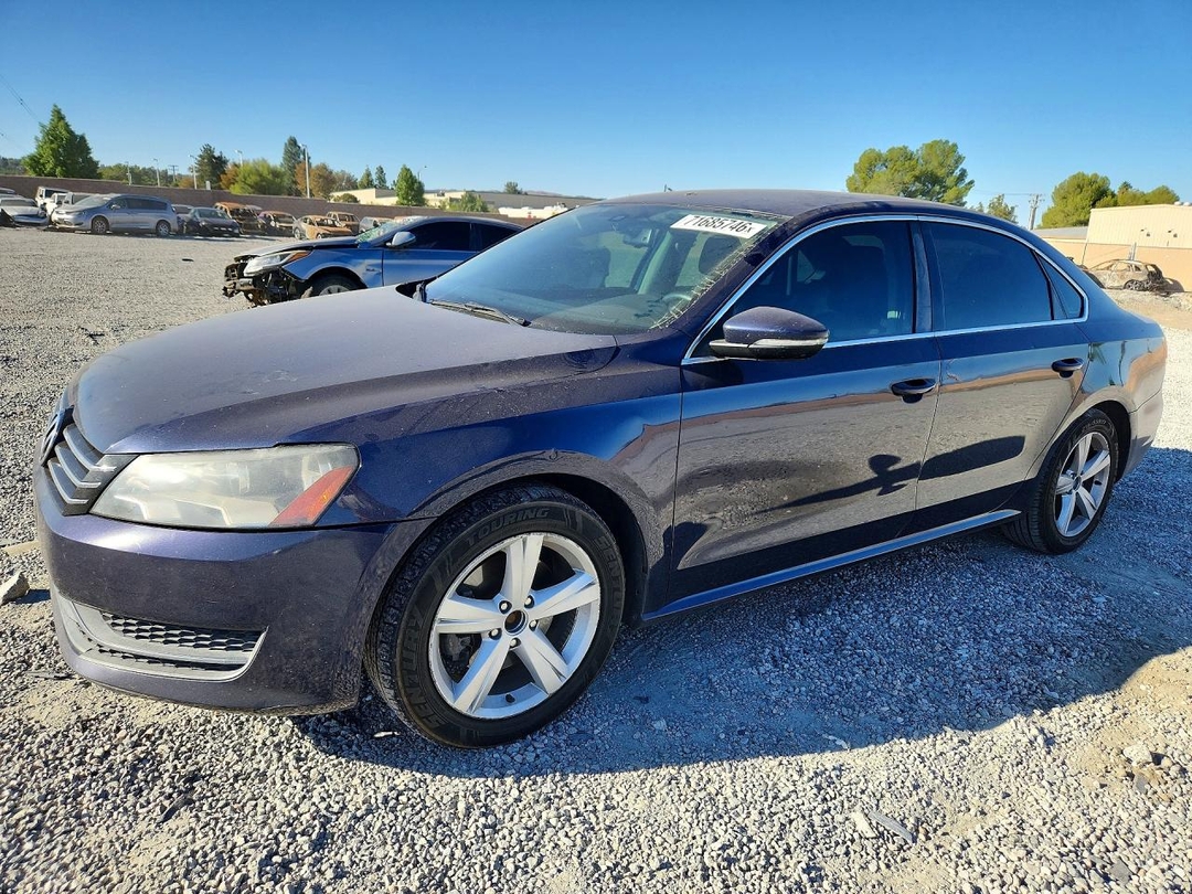 Vue de 2012 VOLKSWAGEN PASSAT SE, angle 1