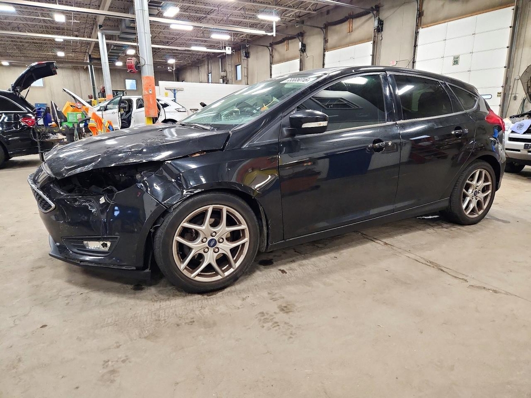Vue de 2015 FORD FOCUS SE, angle 1