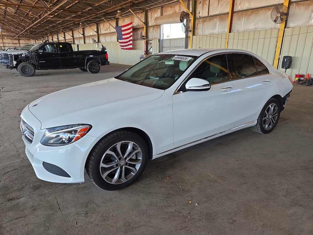 Vue de 2017 MERCEDES-BENZ C 300 4MATIC, angle 1