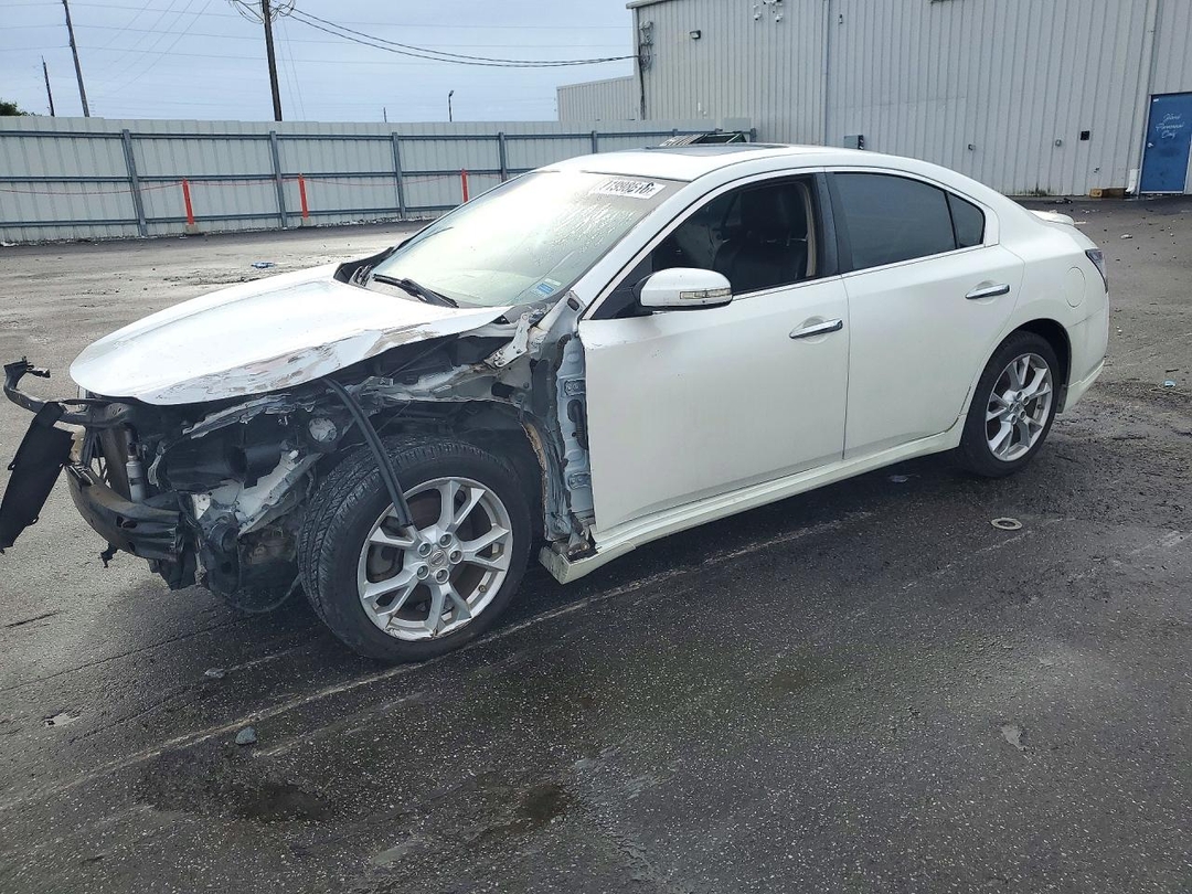 Вид 2014 NISSAN MAXIMA 3.5 S, угол 1