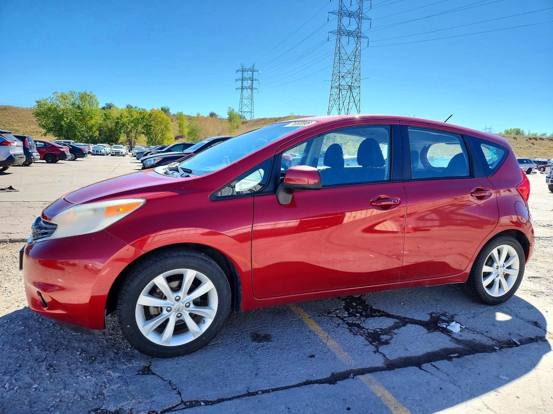 Vue de 2014 NISSAN VERSA NOTE SV, angle 1