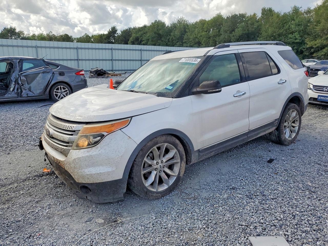 Vue de 2015 FORD EXPLORER XLT, angle 1