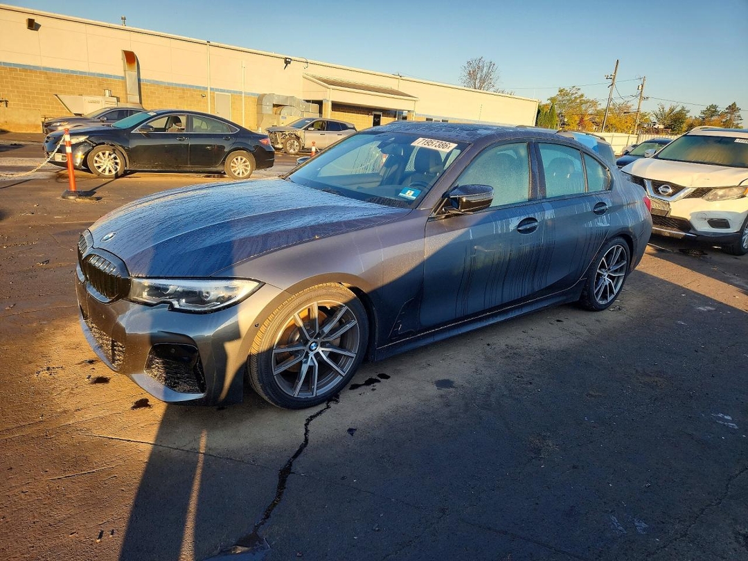منظر 2020 BMW 330، زاوية 1