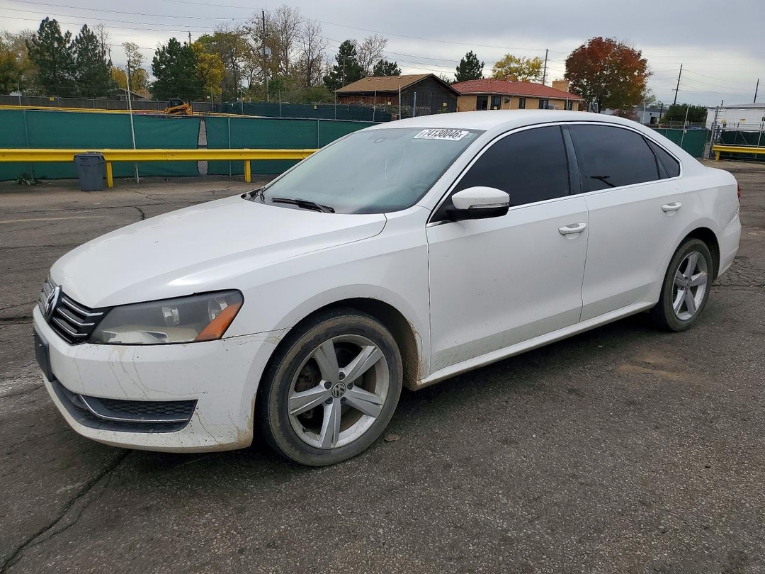 Vista de 2013 VOLKSWAGEN PASSAT SE, ángulo 1