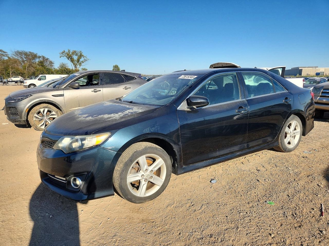 Vista de 2014 TOYOTA CAMRY SE, ángulo 1