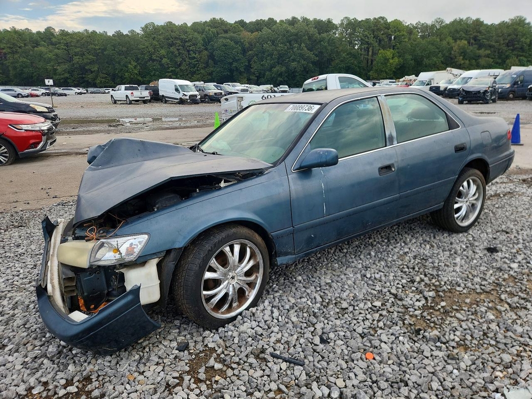 Vue de 2000 TOYOTA CAMRY CE, angle 1