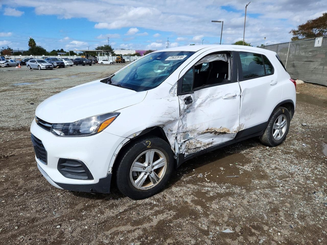 منظر 2019 CHEVROLET TRAX LS، زاوية 1