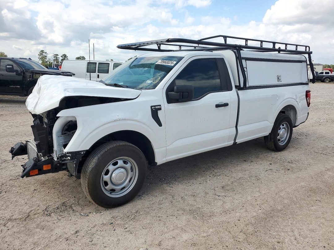 Вид 2025 FORD F150 XL, угол 1