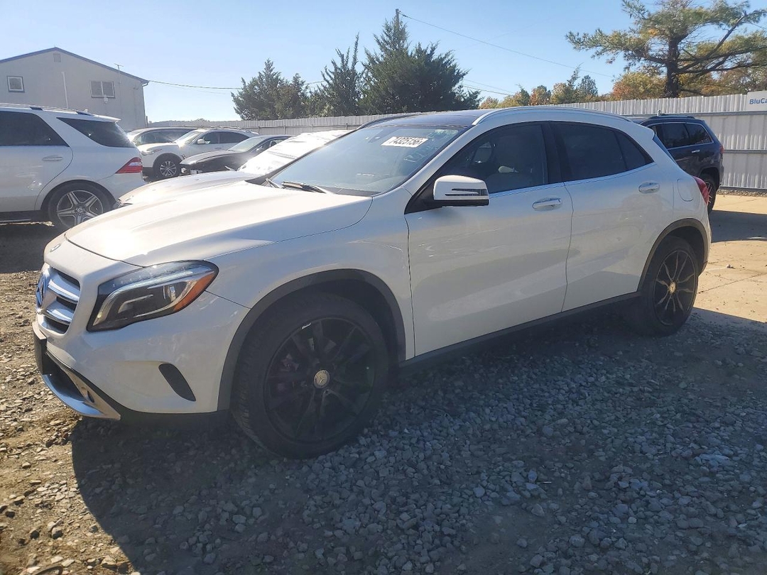 Vista de 2017 MERCEDES-BENZ GLA 250 4MATIC, ángulo 1