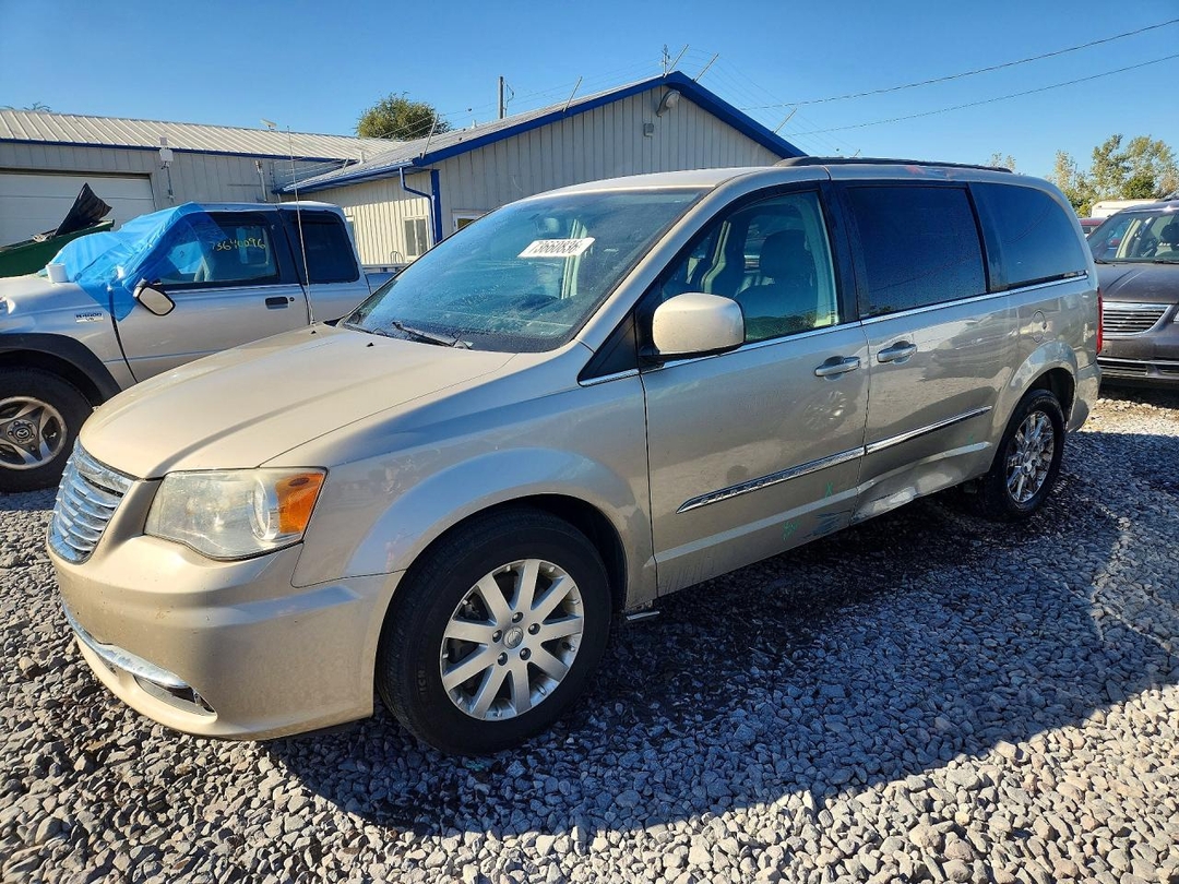 Vue de 2013 CHRYSLER TOWN &amp; COUNTRY TOURING, angle 1
