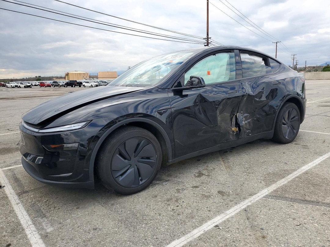Вид 2026 TESLA MODEL Y, угол 1