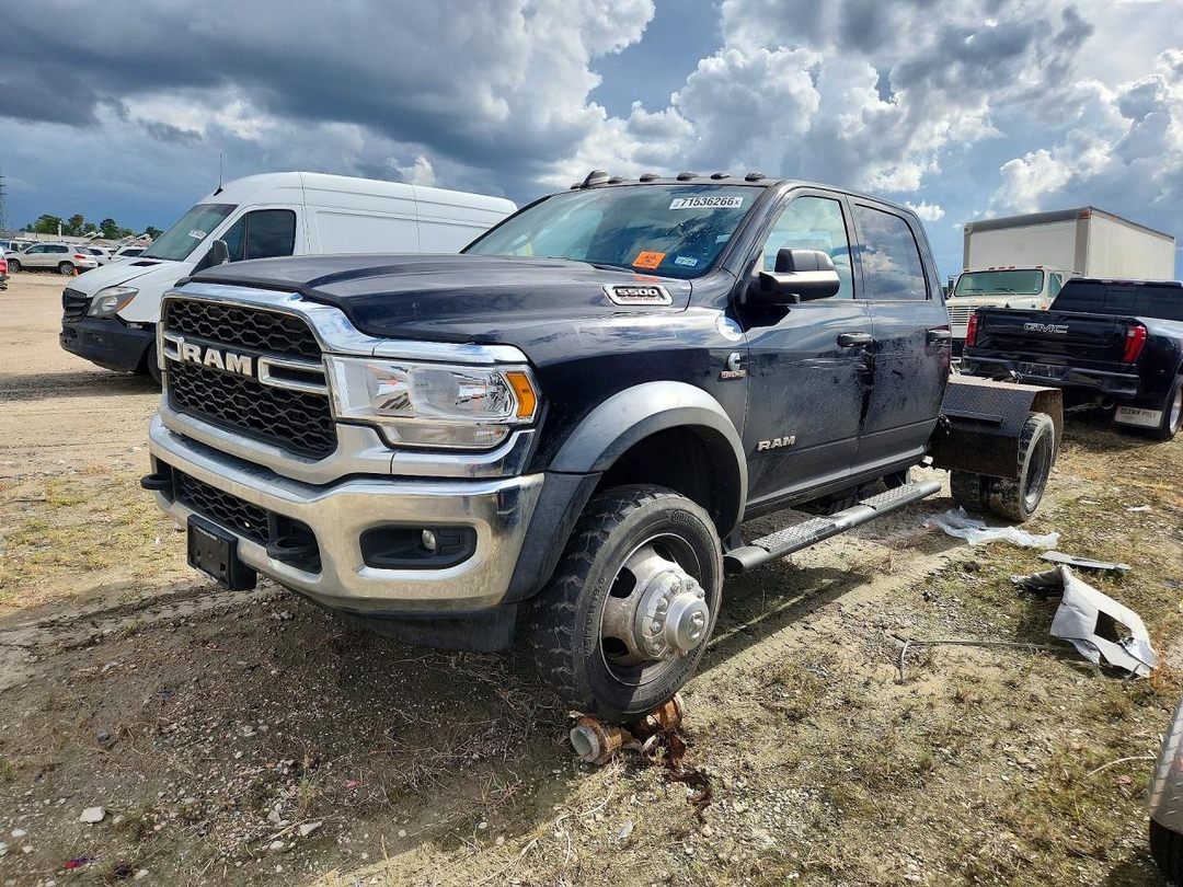 Вид 2022 RAM 5500, угол 1