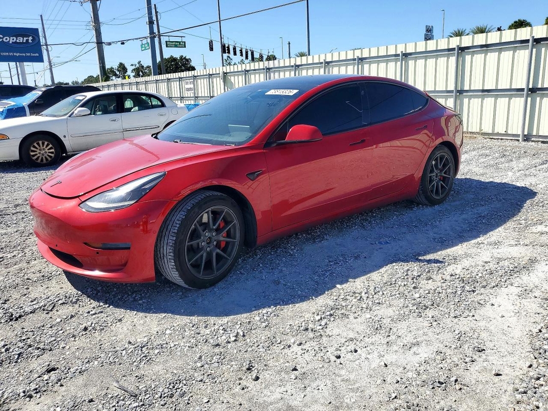 Vue de 2021 TESLA MODEL 3, angle 1