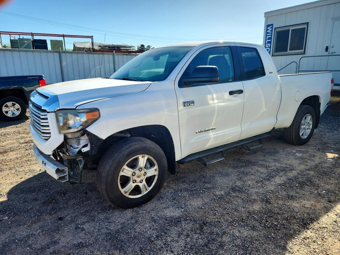 Vista de 2018 TOYOTA TUNDRA SR5, ángulo 1