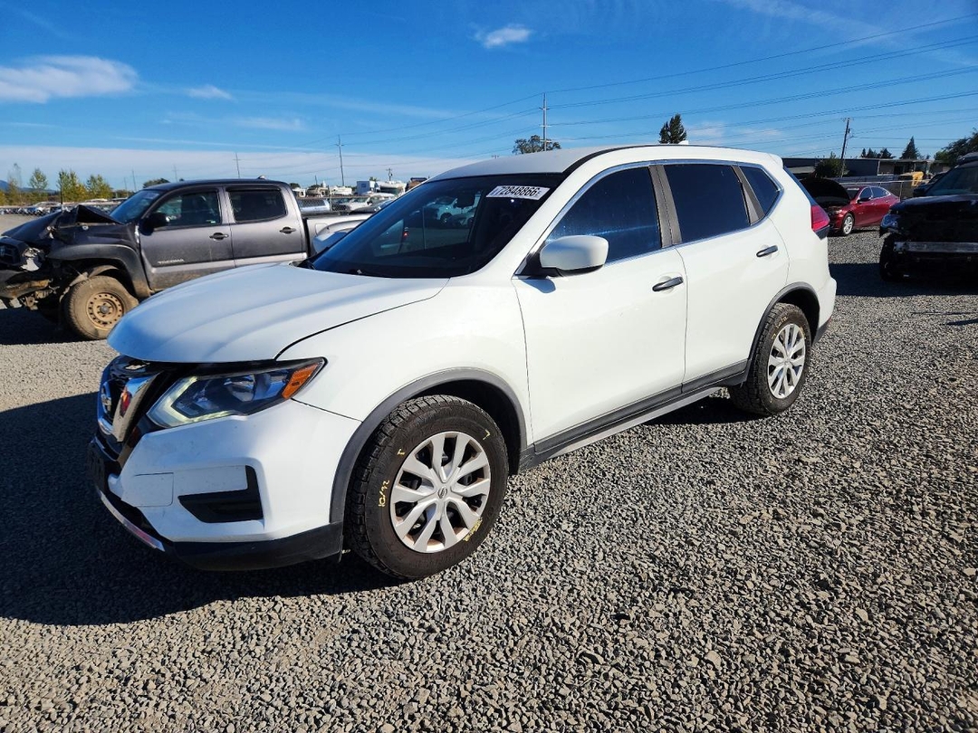 Vue de 2017 NISSAN ROGUE S, angle 1