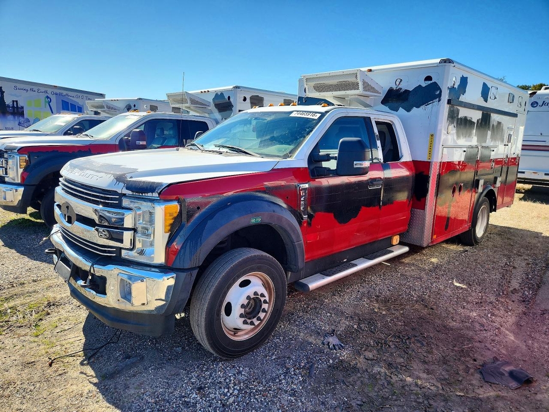 Вид 2017 FORD F550 SUPER DUTY, угол 1
