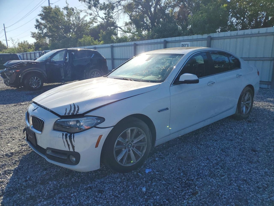 Vista de 2016 BMW 528 XI, ángulo 1