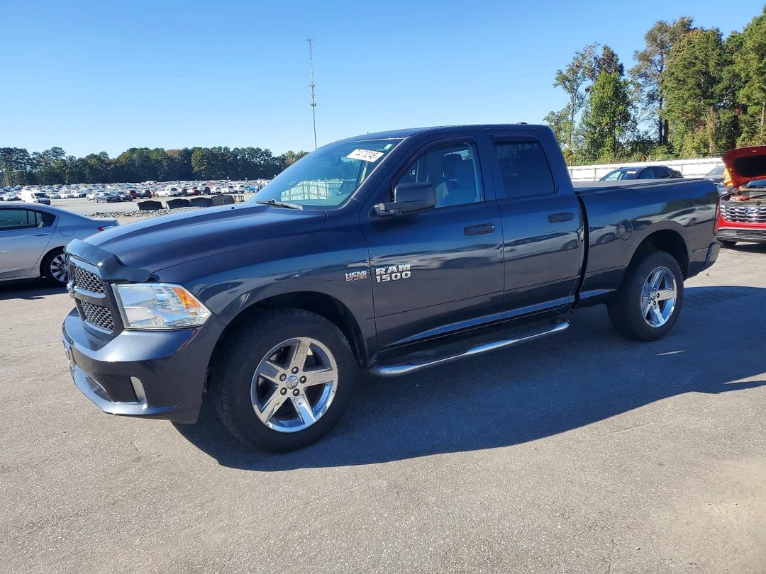 Vue de 2014 RAM 1500 ST, angle 1