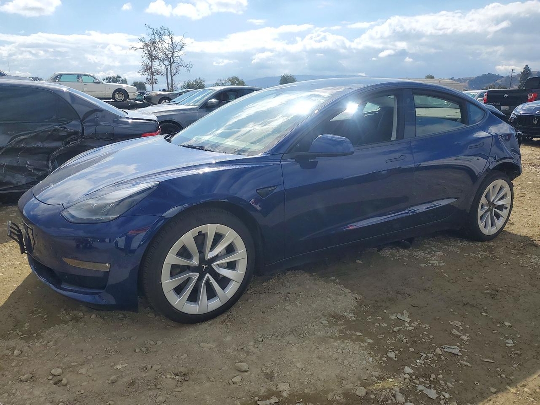 Вид 2023 TESLA MODEL 3, угол 1