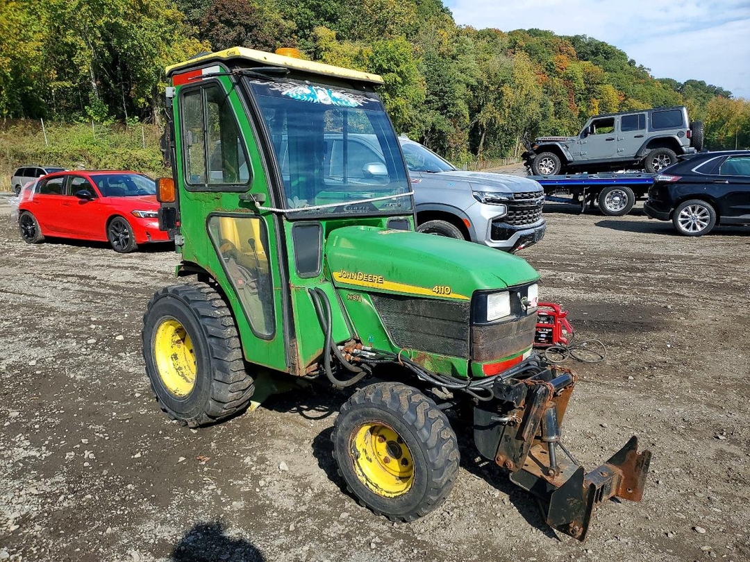 Vista de 1992 JOHN DEERE 4110 TRACTOR, ángulo 1