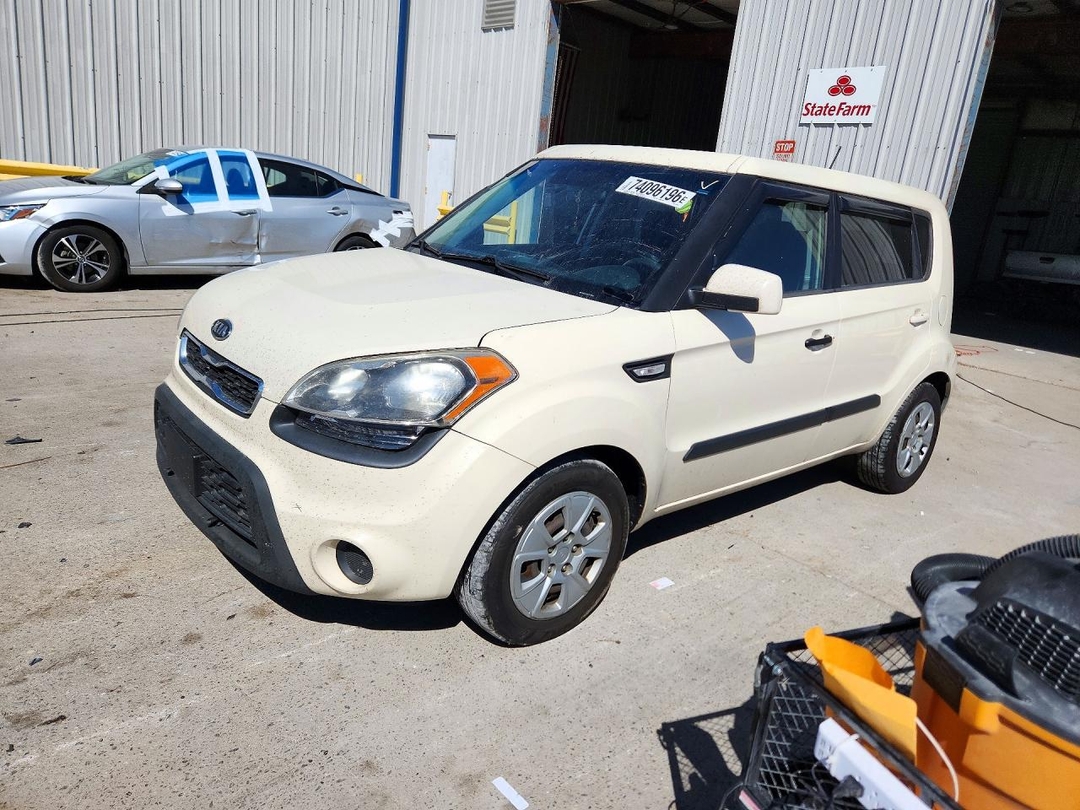 منظر 2012 KIA SOUL BASE، زاوية 1