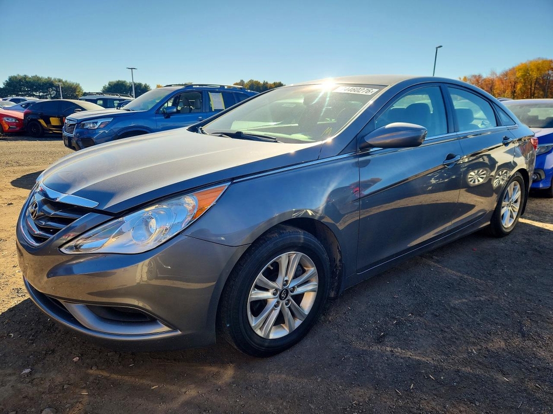 Vue de 2012 HYUNDAI SONATA GLS, angle 1
