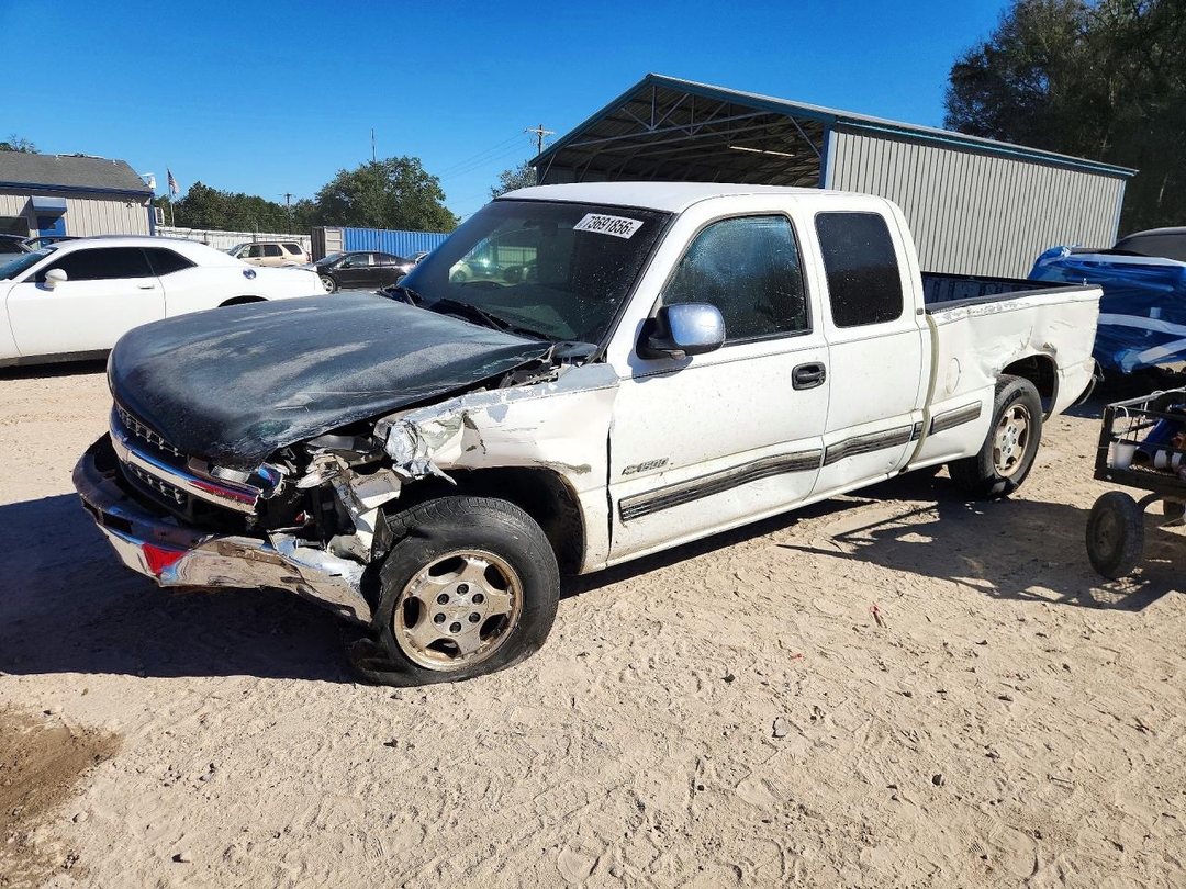 Vue de 2001 CHEVROLET SILVERADO C1500, angle 1