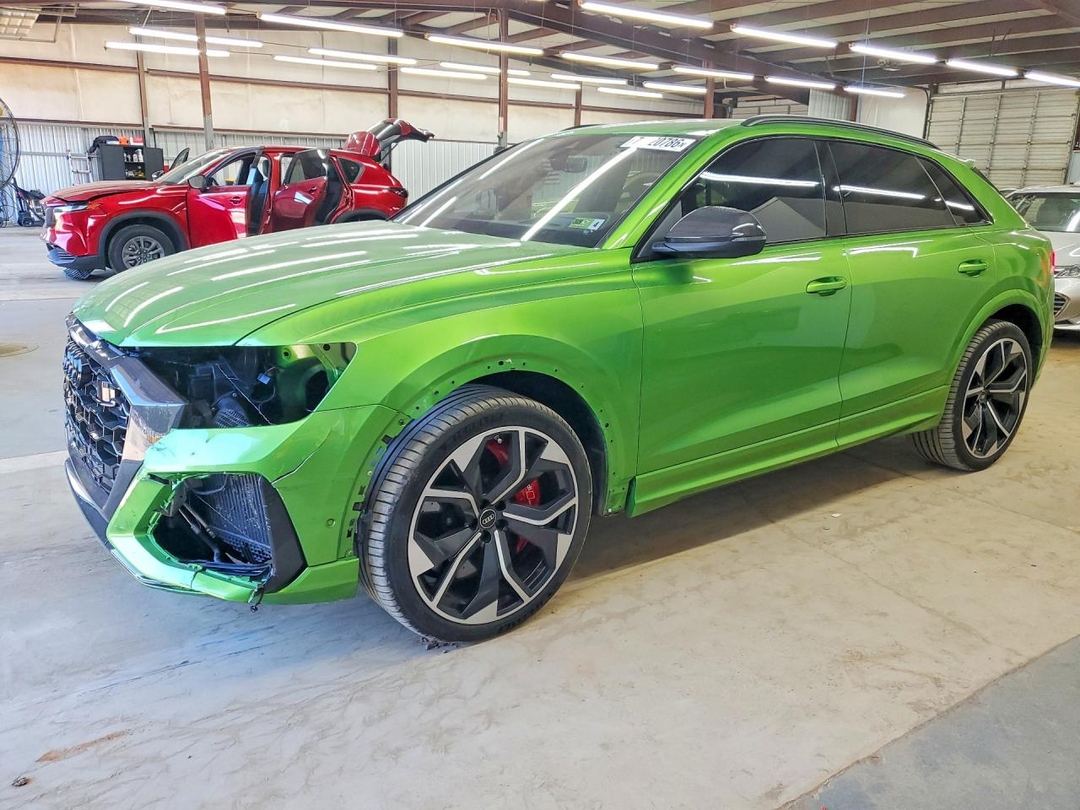 Vue de 2022 AUDI RS Q8, angle 1