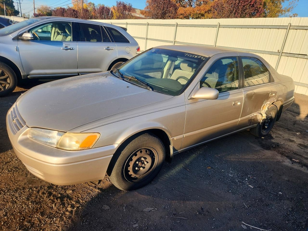 منظر 1998 TOYOTA CAMRY LE، زاوية 1