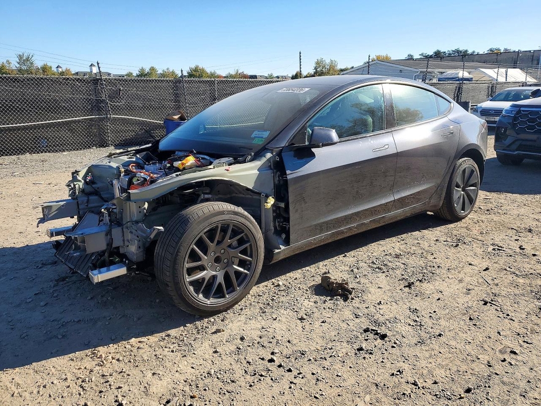 Vista de 2025 TESLA MODEL 3, ángulo 1
